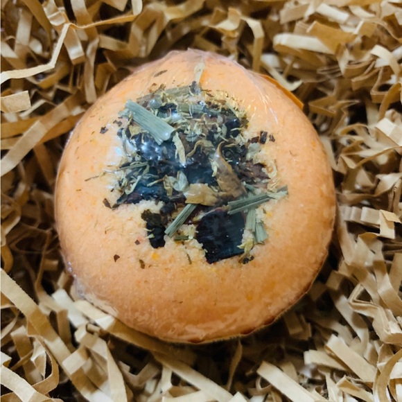 Organic Holiday Spice Bath Bomb - Picture 2 of 2